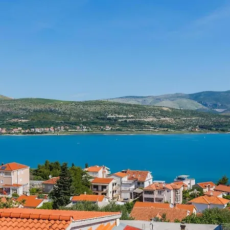 Apartment Lucky Star - 2 Bedroom, Sea View, Gated Yard, Free Parking, Bbq Trogir Exterior photo