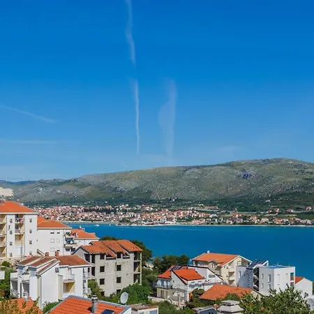 Apartment Lucky Star - 2 Bedroom, Sea View, Gated Yard, Free Parking, Bbq Trogir Exterior photo