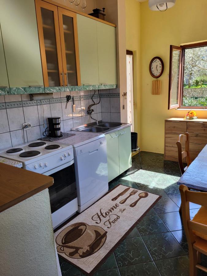 Apartment Lucky Star - 2 Bedroom, Sea View, Gated Yard, Free Parking, Bbq *