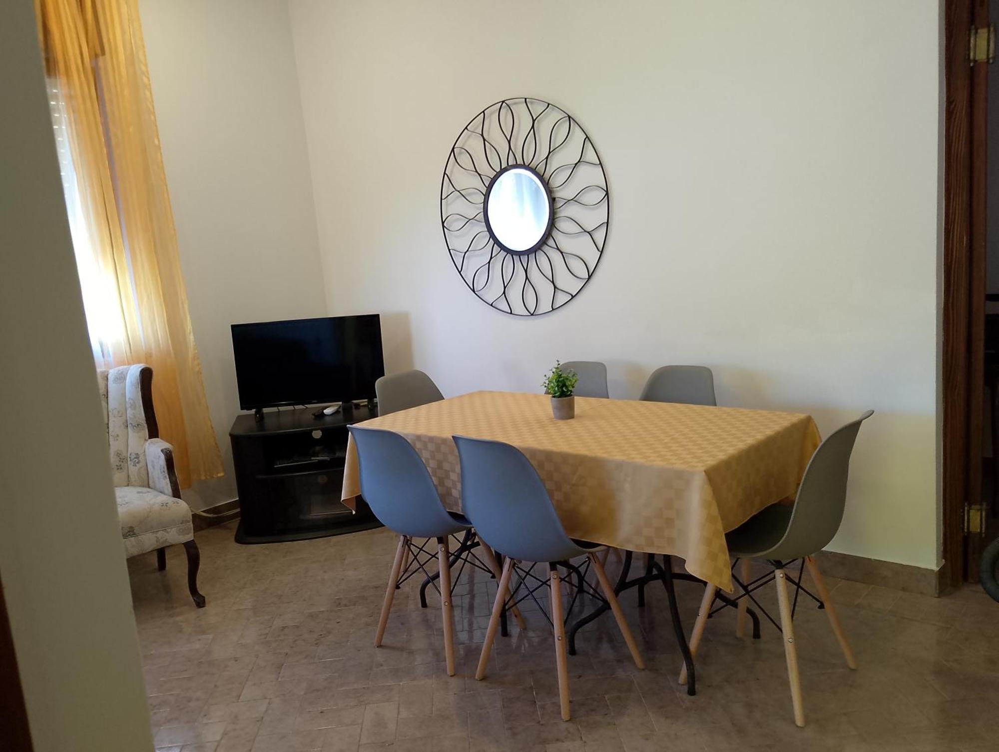 Apartment Lucky Star - 2 Bedroom, Sea View, Gated Yard, Free Parking, Bbq Trogir
