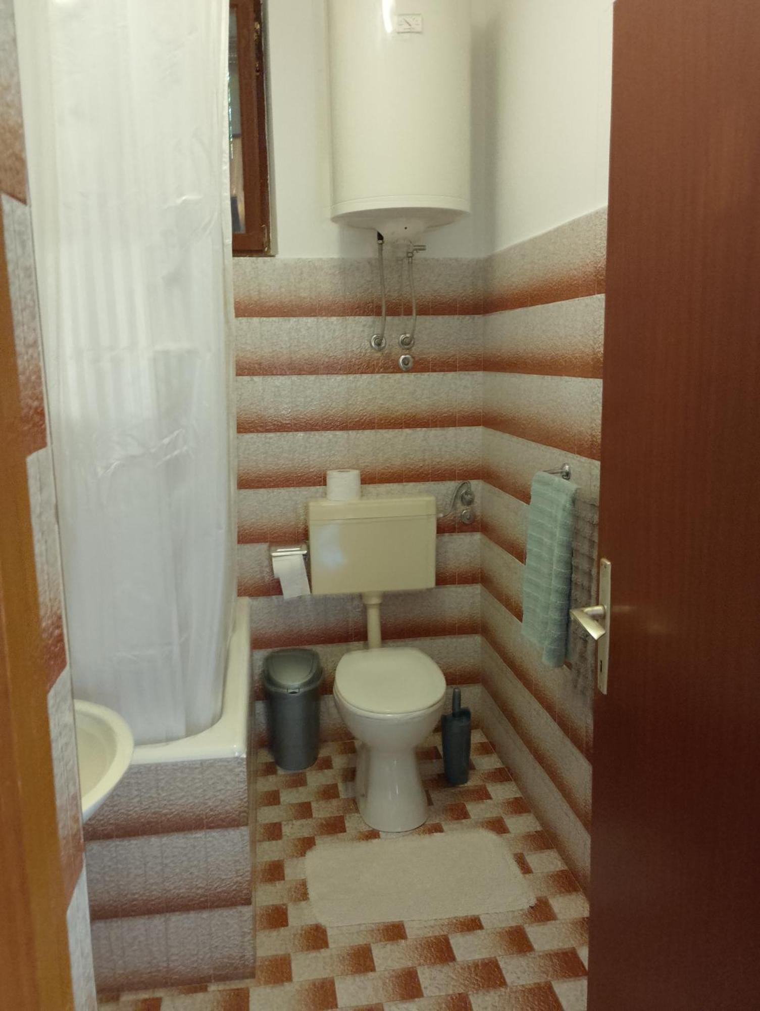 Lucky Star - 2 Bedroom, Sea View, Gated Yard, Free Parking, Bbq *