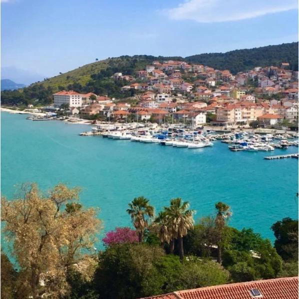 Apartment Lucky Star - 2 Bedroom, Sea View, Gated Yard, Free Parking, Bbq