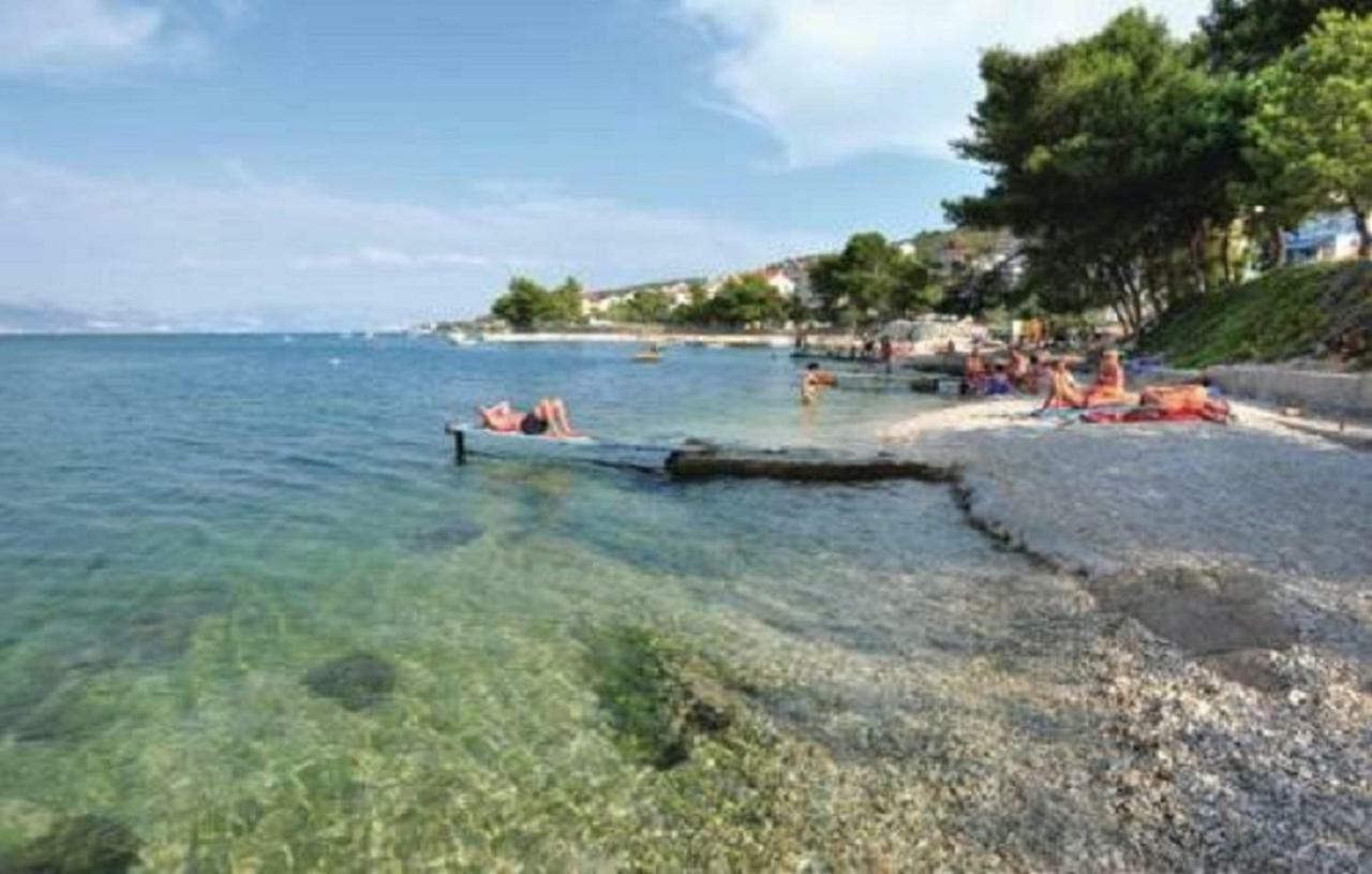 Lucky Star - 2 Bedroom, Sea View, Gated Yard, Free Parking, Bbq Apartment Trogir
