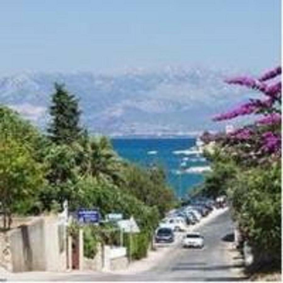 Lucky Star - 2 Bedroom, Sea View, Gated Yard, Free Parking, Bbq Apartment